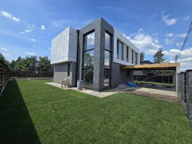 Будинок з цегли у лісі 220 м2 є басейн з газом у містечку с. Ходосівка