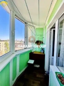 Чотирьохкімнатна квартира з сучасним ремонтом