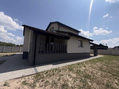 Продаж затишного будинку