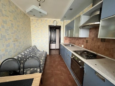 2 к квартира 9 ка. Ліфт без світла працює!