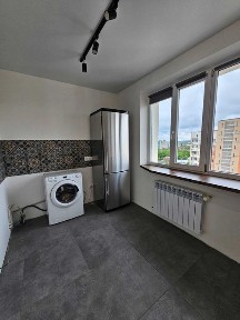Продаж 2 к. квартири метро Спортивна і Метробудівників 2 хвилини