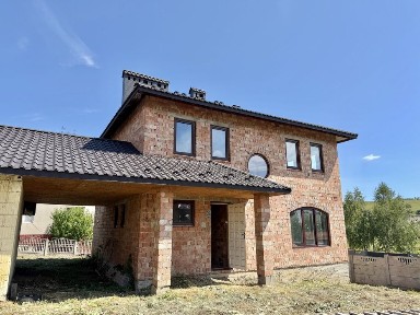 Продаж просторого будинку площею - 157 м2, земельна ділянка 8 соток землі