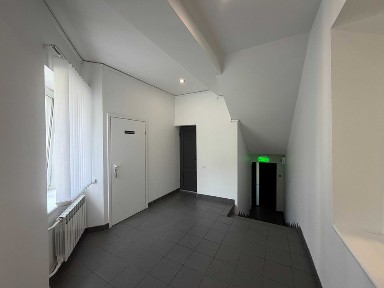 Оренда офісу 193 кв. м на Подолі (Свій санвузол, Парковка, Генератор, Охорона) | БЕЗ комісії