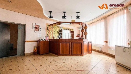 Продаю комерційне приміщення в центрі Богородчан. 592м2. На трасі до Буковеля.