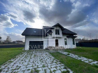 Продам великий будинок з гаражем і великою територією. Білогородка