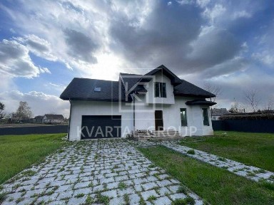 Продам великий будинок з гаражем і великою територією. Білогородка