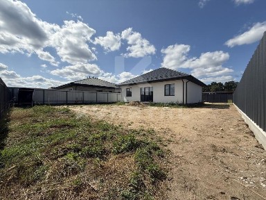 Будинок в Дмитрівці. Ділянка 6.5 соток