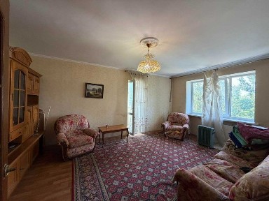 3-кімнатна квартира у цегляному будинку на 5 поверсі.