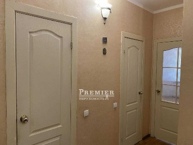 продам трихкімнатну квартиру 94 кв. м на Ак. Сахарова