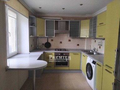 Продам 2 кімнатну квартиру 73 кв. м. на Семена Палия. Цегляний будинок. ГАЗ.