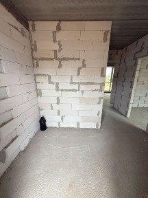 Продам кутовий таунхаус у Гостомелі на вул. Покровській, 104 м², ділянка 2,4 сотки - 70 000 $. Індивідуальне Газове Опалення. Власна Парковка. Без %.