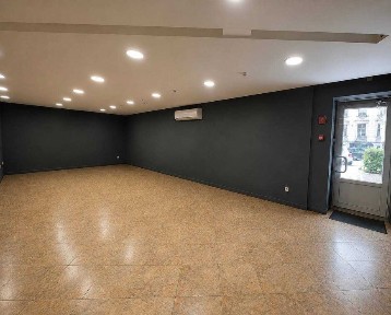 Фасадне ПРИМІЩЕННЯ ЦЕНТР 97 м² Окремий вхід Перехрестя LED-лайтбокси