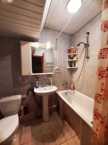 2 кімнатна квартира в гарному житловому стані вулиця Яцкова, ближній центр Львова