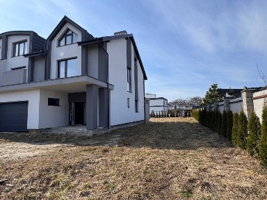 Продаж будинку у с. Басівка 212 м² 8,5 соток + гараж на 2 авто