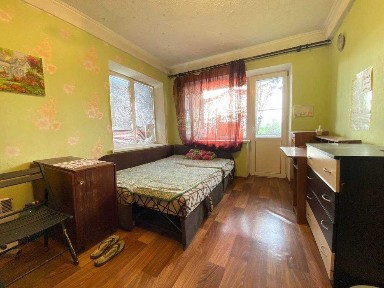 Здається кімната з власним балконом (вул. Космічна, 5)