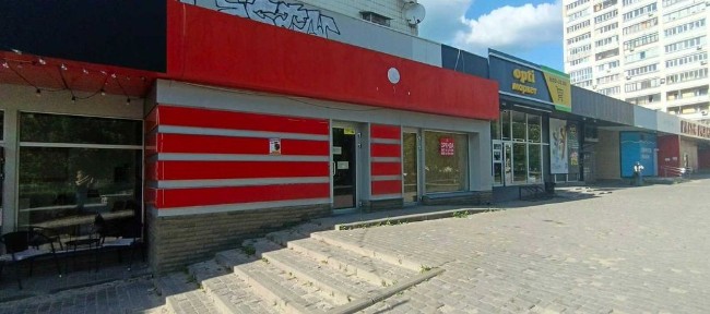 Магазин у центрі густонаселеного району м. Харкова - П. Поле.