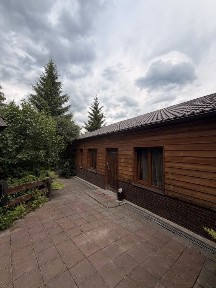 Продаж готового ресторанно-відпочинкового комплексу біля озера с. Горенка на 26 сотках, будівді загальною площею 465 м²