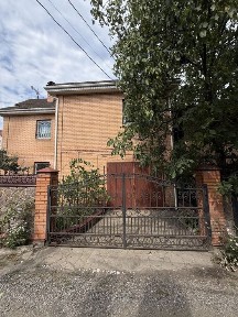 Терміновий продаж будинку в Києві. Русанівські Сади