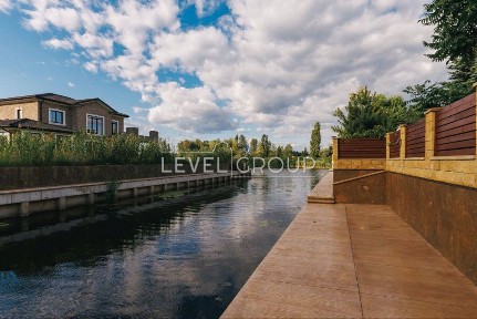 Продаж маєтку 360 м. кв. у Конча-Заспі! Козин. 12 соток власної землі!