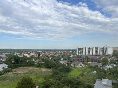 Продам 2к. кв з шикарним краєвидом по вул. Симоненка