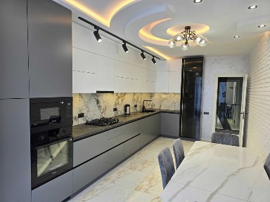 Продаж авторської 2-ї квартири у самому центрі міста, державні програми, ваучери