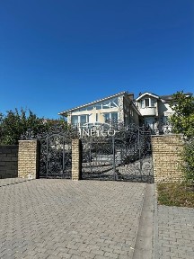 Продаж заміського колоритного будинку в с. Кедина Гора