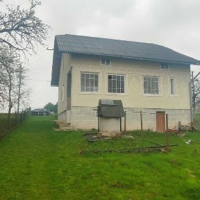 Продам будинок 70 м² з подвір'ям, садом та господарськими приміщеннями