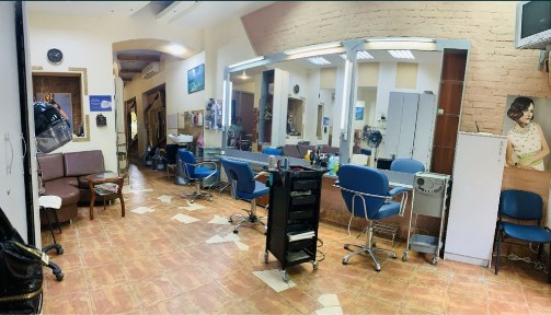 Сдаю рабочие места в действующем салоне красоты