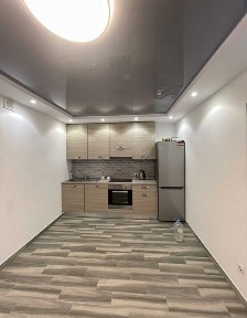 Продається 2-кімнатна квартира загальною площею 68 м2 з в за вул. Сахарова
