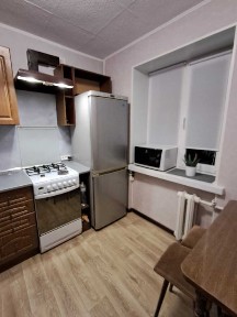 Сдам 2 комнатную, двухкомнатную, квартиру пр. Науки 39 м. 23 августа.