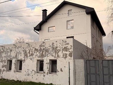 Продам большой дом с незавершенным ремонтом, 3 этажа, Холодногорский р-н (5568)