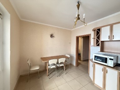 Продам велику комфортну 2ку м. Позняки Гмирі 1/2