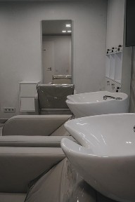 Оренда робочих місць для для перукаря бровиста майстра манікюру
