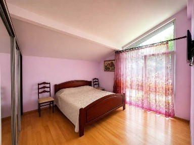 Продам жилий коттедж 140кв. м+22 сотки землі в тихому зеленому місці. Гараж, підвал, власне СПА