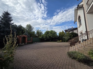 Продаж просторого затишного будинку з басейном с. Віта-Поштова