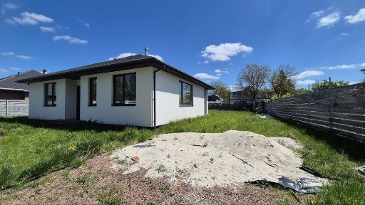 Будинок на 9 сотках з готовою теплою підлогою та каміном