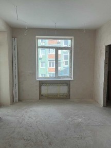 Шикарна квартира під втілення ваших дизайнерських рішень!