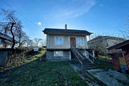 Продається будинок у с. Курів, Івано-Франківська область