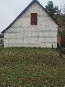 Продам будинок біля лісу.