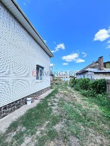 Продається новий будинок в центрі с Р. Поляна