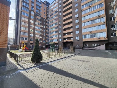 Продаж просторої 3-кімнатної квартири в самому центрі Черкас