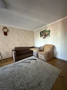 Продається простора 4-кімнатна квартира по вул Степана Бандери