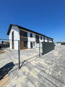 Продаж таунхаусу, Заріччя