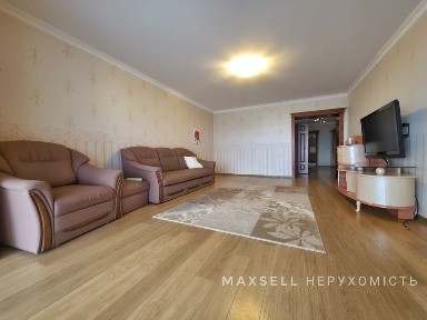 Продам 3-кімнатну квартиру в елітній новобудові в центрі міста