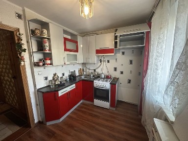 Продаж квартири з індивідуальним опаленням + гараж