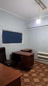 1 поверх Офіс 12м2. Резервне живлення 24/7. Обігрів офісу взимку не залежить від Електроенергії. Інтернет оптоволокно (Маклаут).