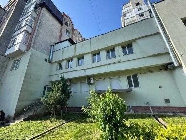 Продаж офісних приміщень 1336 м² у Тернополі (вул. Є. Коновальця, 10А)
