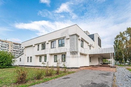 Продаж окремо розташованої будівлі в Оболонському районі