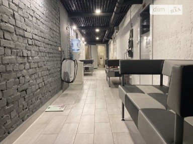 Продаж комерційного приміщення на вул. Єдності 6А, площа 200 кв. м • ID 34047986