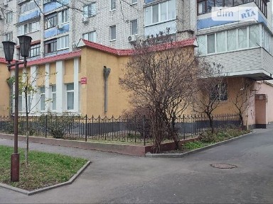 Продаж комерційного приміщення на вул. Замостянська 9, площа 552 кв. м • ID 33825856